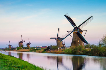 Naklejka premium breathtaking beautiful inspirational landscape with windmills in Kinderdijk, Netherlands at sunset. Fascinating places, tourist attraction.