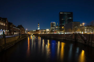 Naklejka premium Skyline of Hamburg at night.