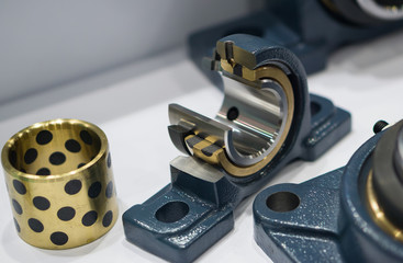 A picture of the UCP bearing section to see the structure inside the bearing.