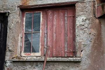 Fototapeta na wymiar old barn windows