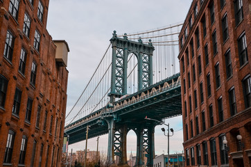Naklejka premium Manhattan Bridge sfotografowany z Washington Street