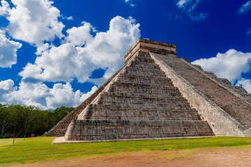 Chichén Itzá is an important Mayan archaeological complex located in Mexico