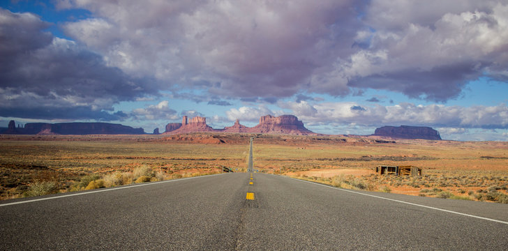 Road Trip in Monument Valley
