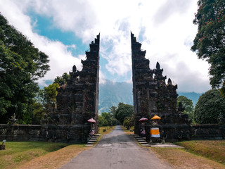 Antikes Tor auf Bali