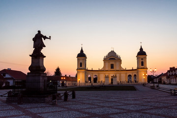 Tykocin to piękna historyczna, a nawet królewska miejscowość w województwie podlaskim, malowniczo położona nad rzeką Narew, Polska © podlaski49