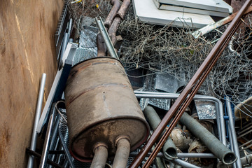 Metallschrott im Container