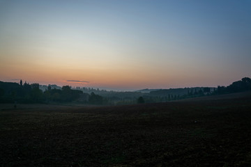 Sonnenaufgang über der Toskana, Italien