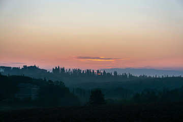 Fototapeta na wymiar Sonnenaufgang über der Toskana, Italien