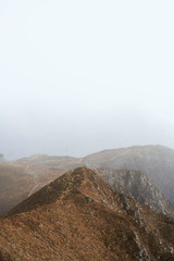pico de la monta&ntilde;a pedregosa en Donegal. Slieve leave. Irlanda
