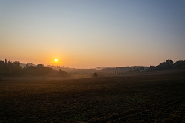 Sonnenaufgang &uuml;ber der Toskana, Italien