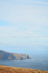 vista desde la montaña, costa montañosa, acantilado en Donegal. Slieve leave. Irlanda