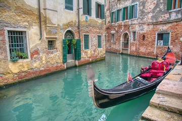 Obraz na płótnie Canvas Gondola sailing through a canal in Venice.