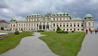 Deurstickers Belvedere Palace complex in Vienna. Upper Belvedere. Executive residence. Austria. Located in Landstrasse, the third district of the city. Museum Landmark of Vienna. Belvedere in the summer. © TATIANA