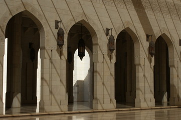 Licht und Schatten in der Sultan Qaboos Moschee