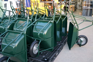 Sale of unicycle carrying soil © travelers.high