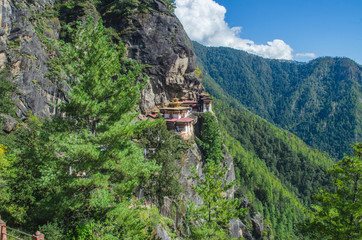Fototapeta na wymiar Tiger nest, one of the ancient Buddhist monasteries, located in the green mountains in Paro, Bhutan
