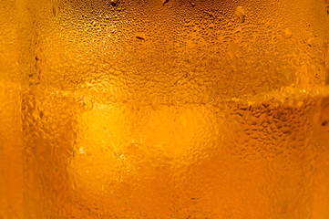 ウィスキーグラスの水滴