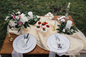Table setting for an event party or wedding reception at the beach.
