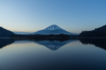 精進湖からの富士山