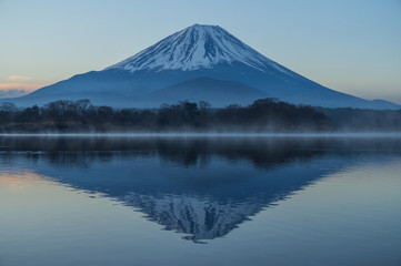 精進湖からの富士山