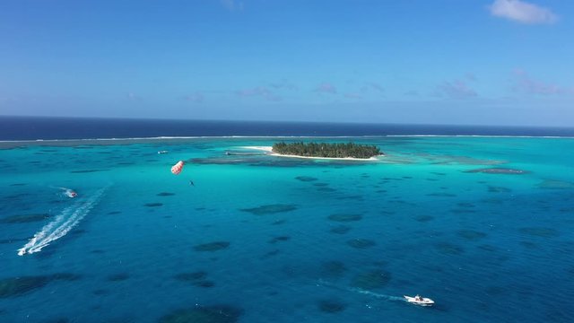 サイパン　マニャガハ島　ドローン撮影　パラセーリング