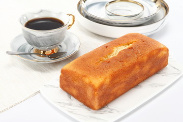  Butter cake is baked with basic ingredients: butter, sugar, eggs, flour, and leavening agents such as baking powder or baking soda. 