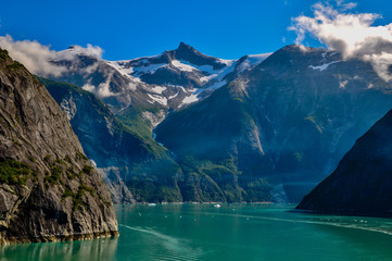 Fototapeta na wymiar Serene Alaskan Water View