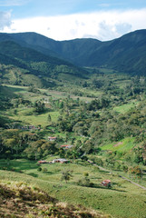 Naklejka premium Colombian coffee process with beautiful landscapes