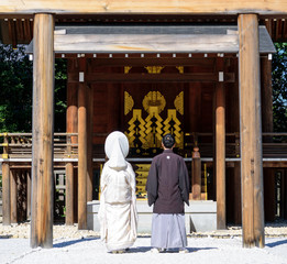 神社でおこなわれる日本式の神前結婚式