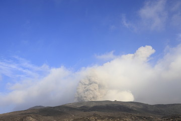 阿蘇中岳からの噴煙 (阿蘇, 熊本)