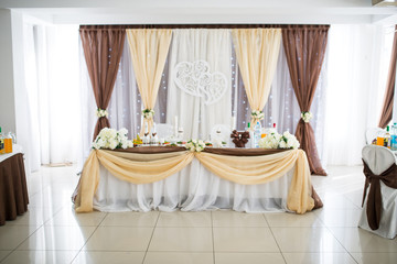 wedding, festive table, glasses, bottles of champagne and alcoholic cocktails