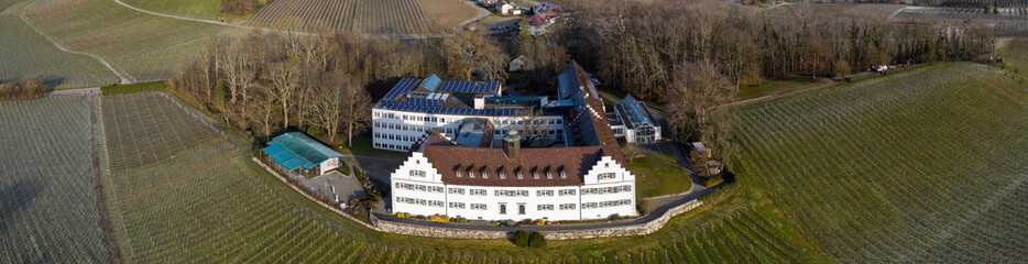 Fototapeta na wymiar Schlossanlage in den Weinbergen