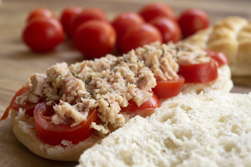tuna and fresh tomatoes sandwich