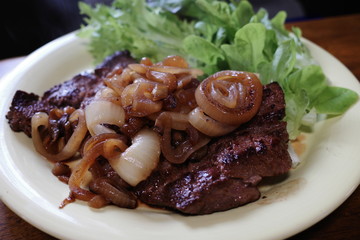 日本のとても美味しい手作りステーキ