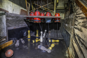 alte kegelbahn mit ansicht mechanikraum