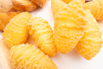 美味しそうなフライドポテトの写真