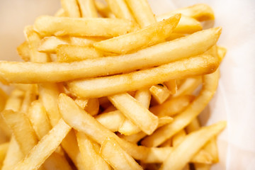 美味しそうなフライドポテトの写真