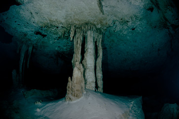 Grotta subacquea acqua dolce cenote