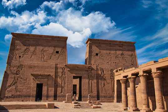 Temple et statues en Egypte