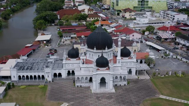 4k Aerial Footage reveal shot of Masjid Zahir Mosque in Alor Setar Kedah