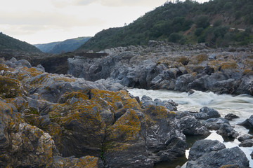 Fototapeta na wymiar Pulo do Lobo waterfall with river guadiana and rock details in Mertola Alentejo, Portugal