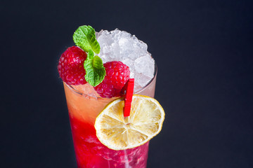  Raspberry Lemonade with Ice and Mint