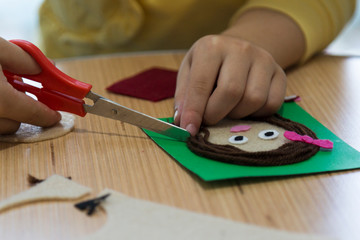 making teacher,student or mother and daughter pictures with felt,wool and carton  for children’s activities in preschool or nursery.creative ideas.back to school and happy teachers day concept
