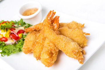 deep fried shrimps eat with sweet sauce and salad