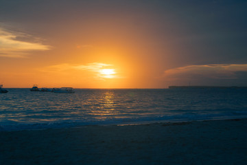 Fototapeta na wymiar sunrise in the beach
