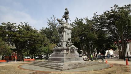 Fototapeta na wymiar Monumento a Hernando Magallanes, Plaza Muñoz Gamero, Punta arenas, Chile