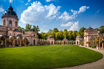 Fototapeta na wymiar Moscheengarten im Schwetzinger Schlosspark