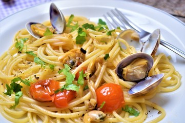 spaghetti alle vongole piatto di pasta italiano
