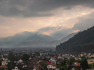 Wetterumschwung im Rheintal bei Feldkirch, Österreich - 333931858