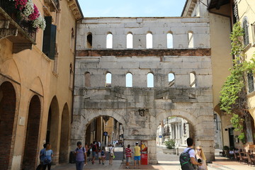 VERONA - I Portoni Borsari - Romanesque structure